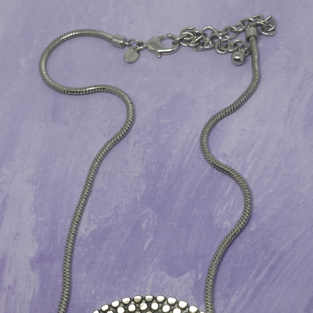 👍5 For $20 Chico's Silver Tone Textured Medallion Snake Chain Necklace - Picture 3 of 6